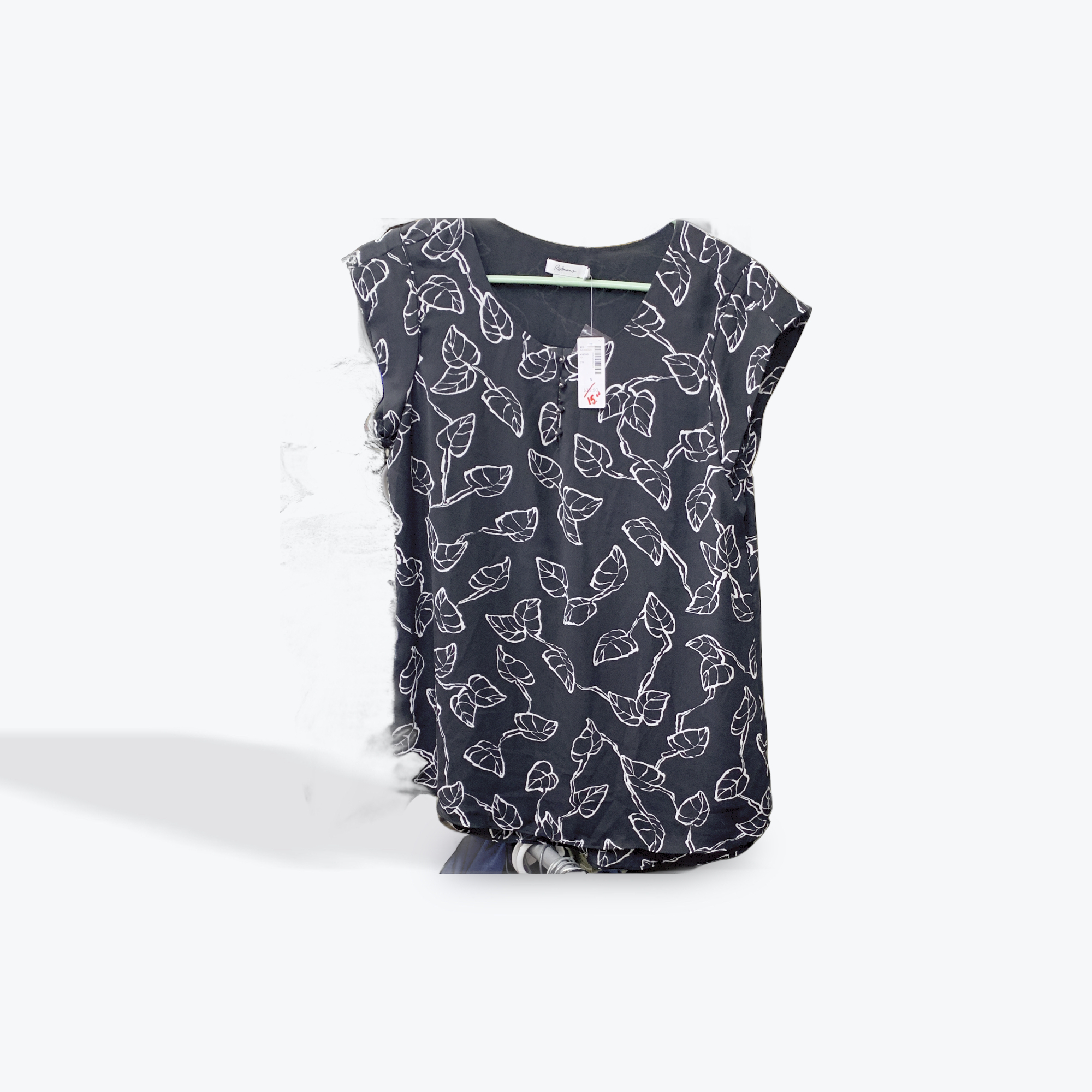 Reitmans womens black lesf print top size small