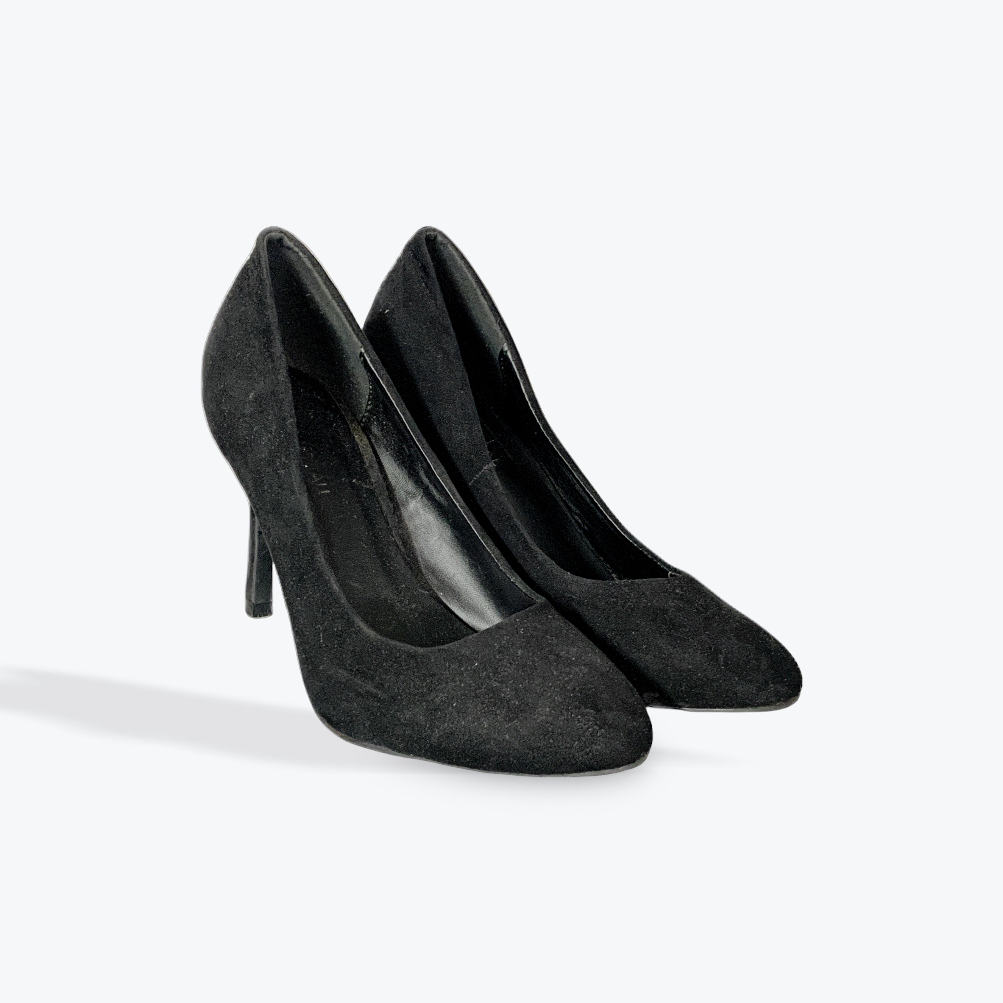 Le Chateau black suede pumps womens size 6.5